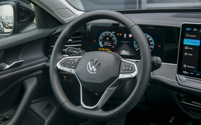 Volkswagen Passat cena 199700 przebieg: 5, rok produkcji 2024 z Chojna małe 379